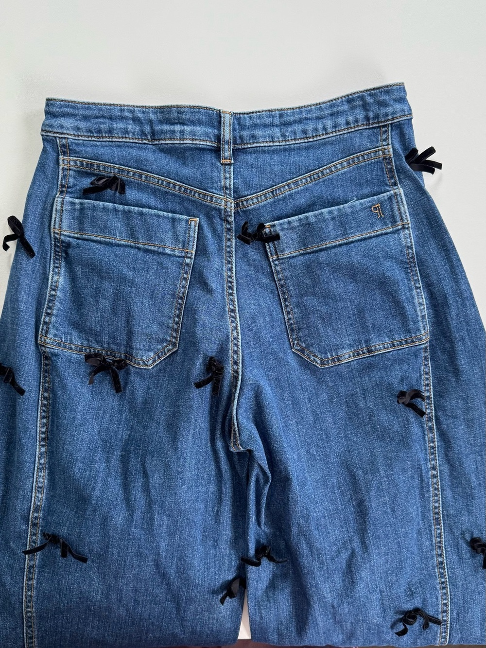 Anthropologie The Kenna Mid-Rise Heritage Barrel Jeans by Pilcro: Bow Edition 29 - Picture 6 of 11